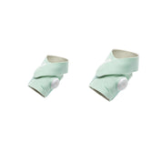 Das Owlet Dream Sock Set Mint (Gr. 1 + Gr. 2) von Owlet besteht aus weichen, orthopädischen Knöchelhosen mit verstellbaren Riemen und weißen, kreisförmigen Ziffernblättern, die auf weißem Hintergrund abgebildet sind.