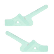 Zwei mintgrüne, L-förmige Klebeflicken mit abgerundeten Kanten und einem kleinen runden Loch, abgebildet auf weißem Hintergrund. Diese sind aus dem Owlet Dream Sock Set Mint (Gr. 1 + Gr. 2) von Owlet.