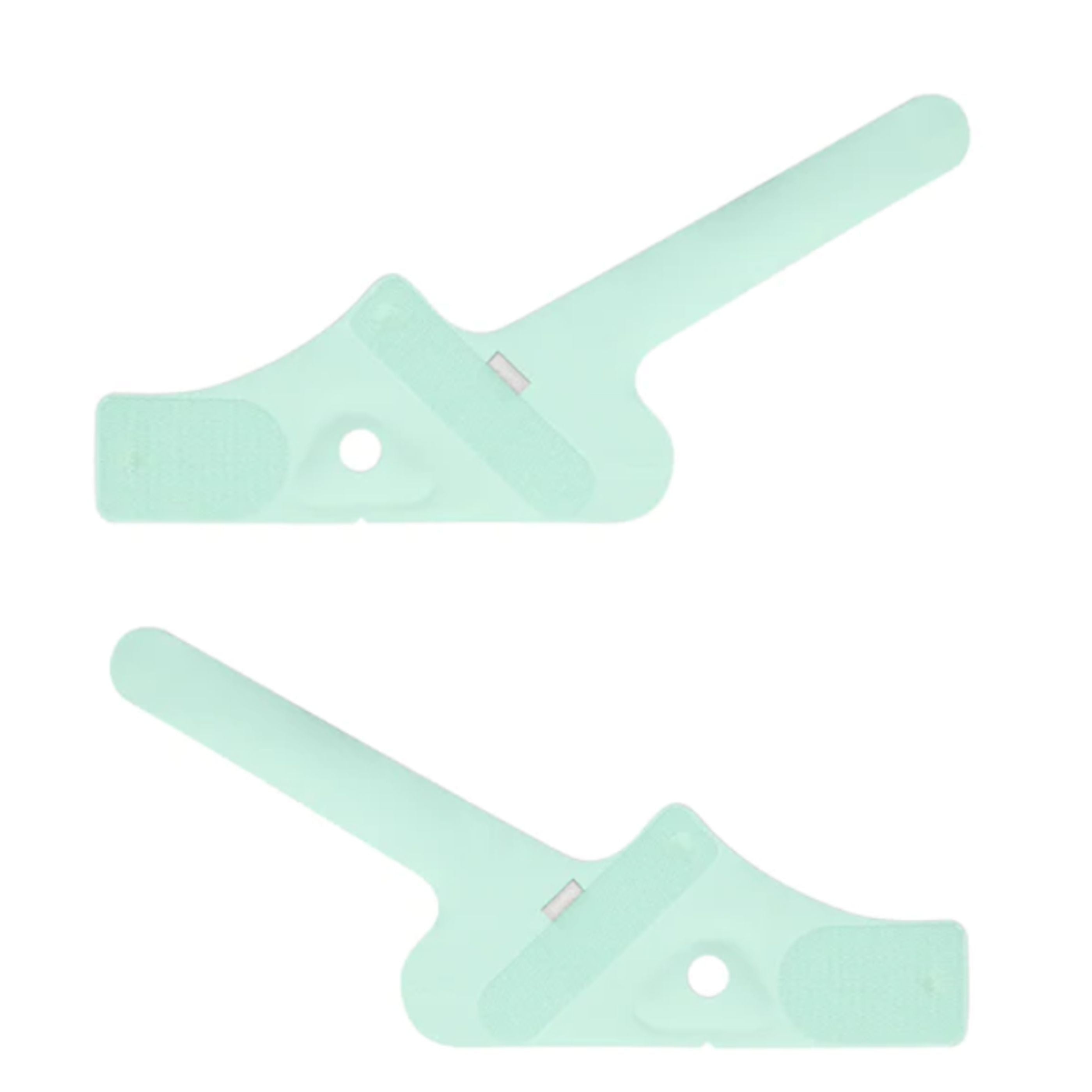 Zwei mintgrüne, L-förmige Klebeflicken mit abgerundeten Kanten und einem kleinen runden Loch, abgebildet auf weißem Hintergrund. Diese sind aus dem Owlet Dream Sock Set Mint (Gr. 1 + Gr. 2) von Owlet.