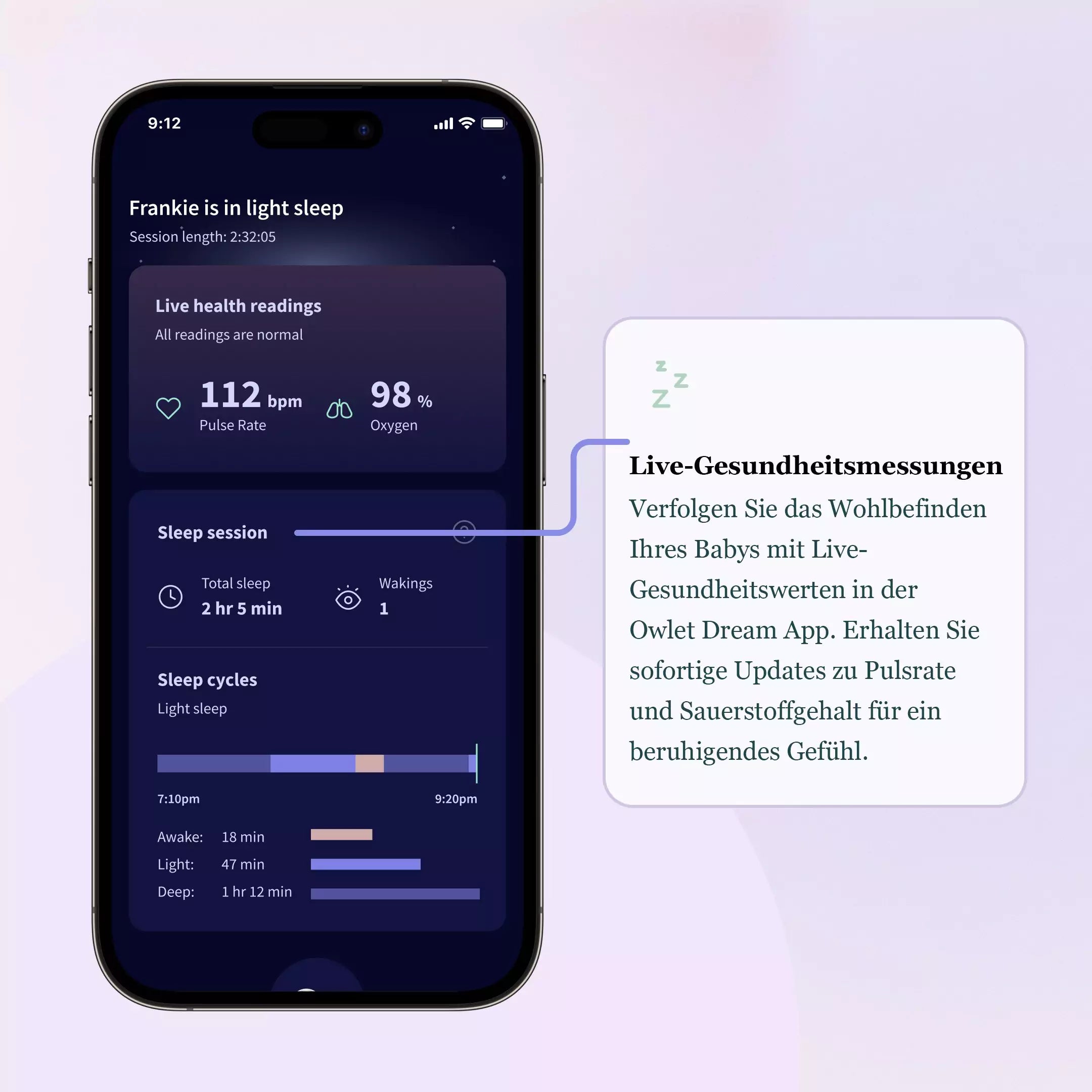 Ein Smartphone mit einer Babyüberwachungs-App mit Schlaf- und Gesundheitsdaten. Der Bildschirm zeigt Pulsfrequenz, Sauerstoffgehalt, Schlafsitzungsdaten und -zyklen. Der deutsche Text neben dem Telefon hebt die Gesundheitsüberwachungsfunktion der Babyphone-App für das Wohlbefinden des Babys hervor.